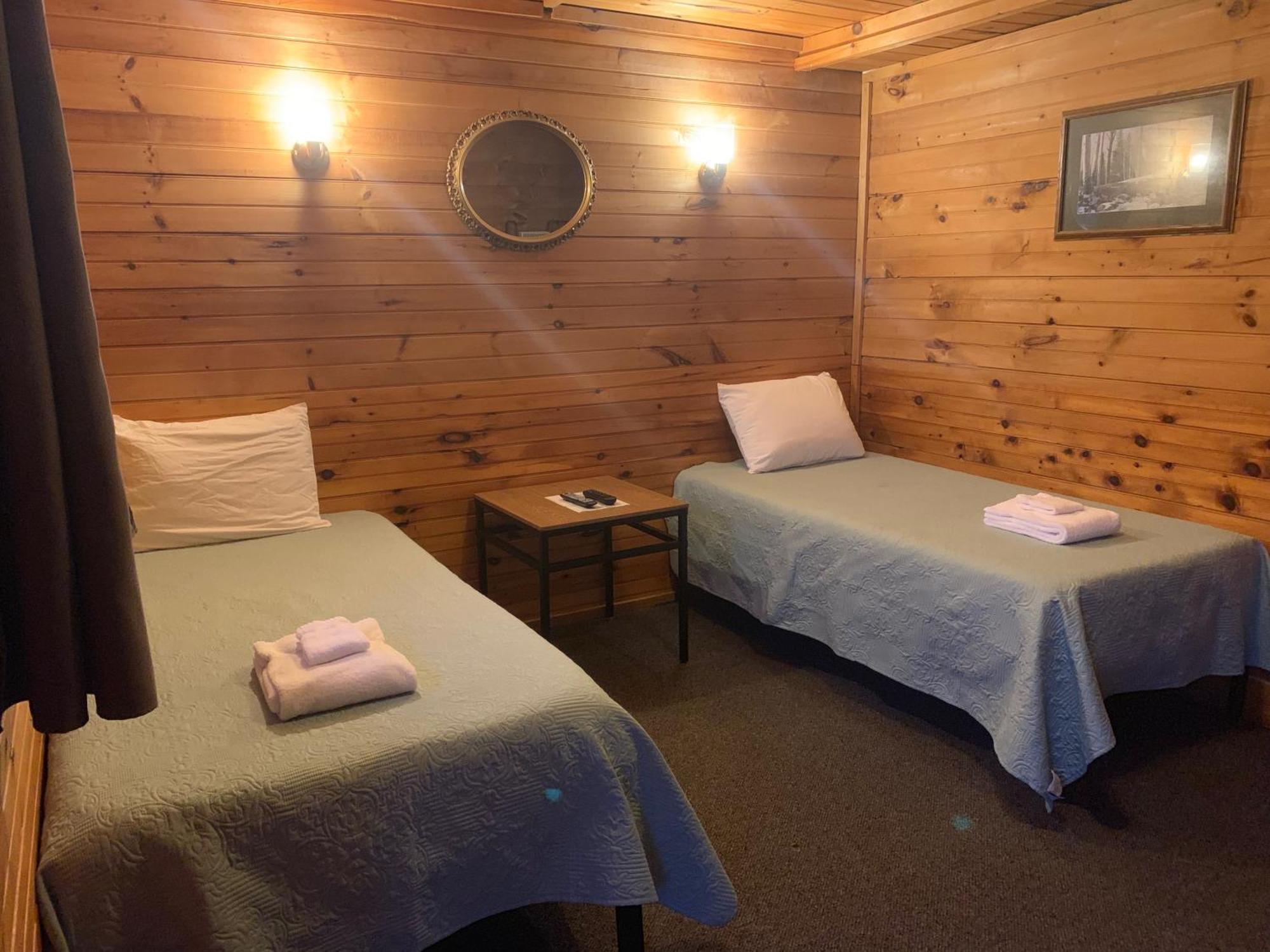 Barton Pine Crest Motel & Cabins חדר תמונה