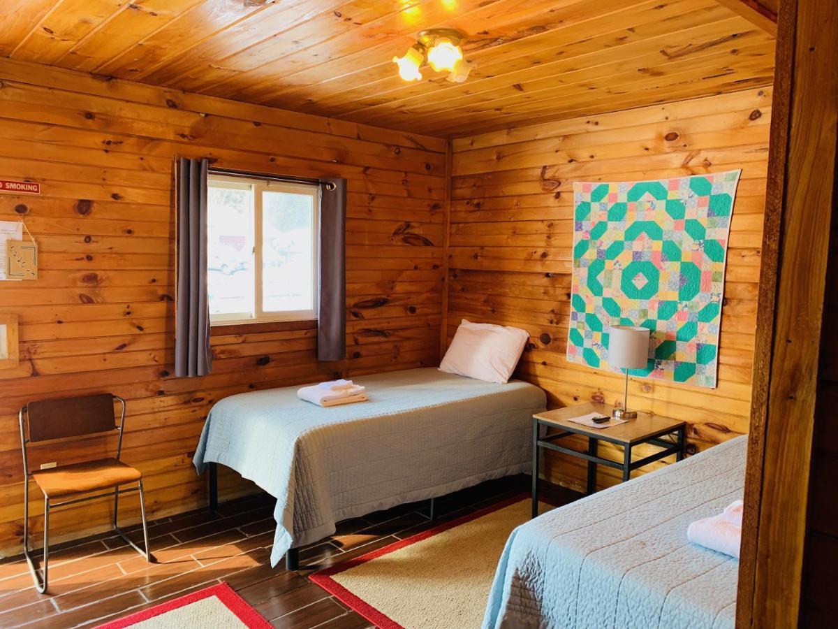 Barton Pine Crest Motel & Cabins מראה חיצוני תמונה